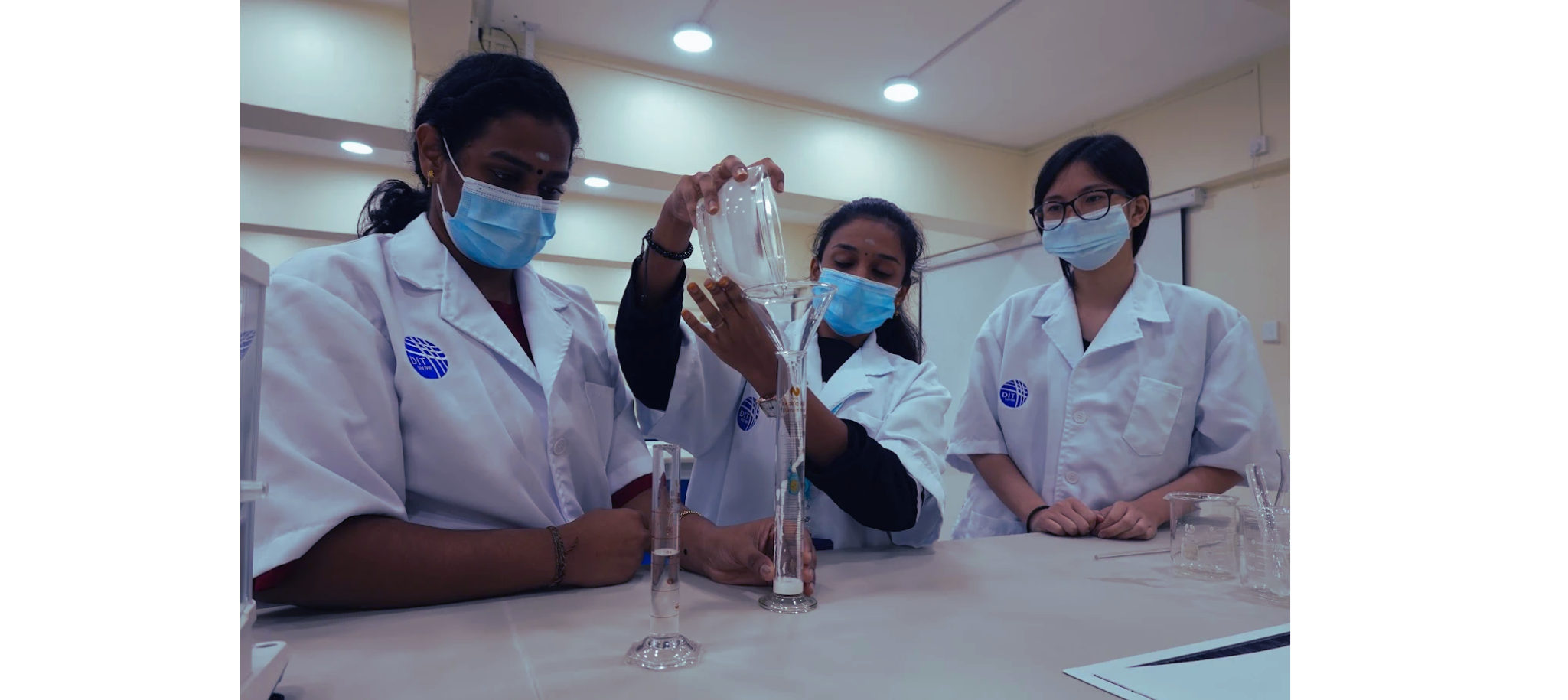 Students in a state-of-the-art DIT laboratory